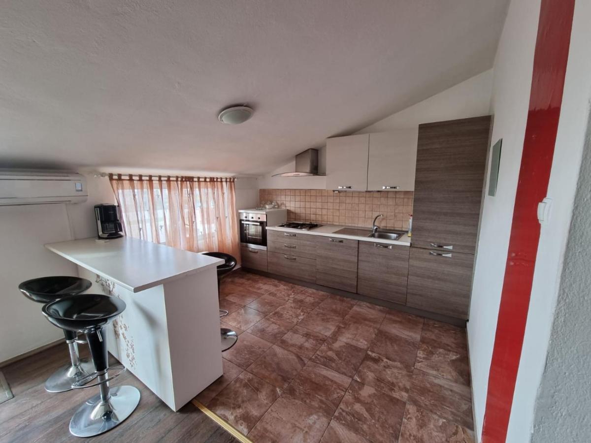 Apartments Nada Krk Town Exterior photo
