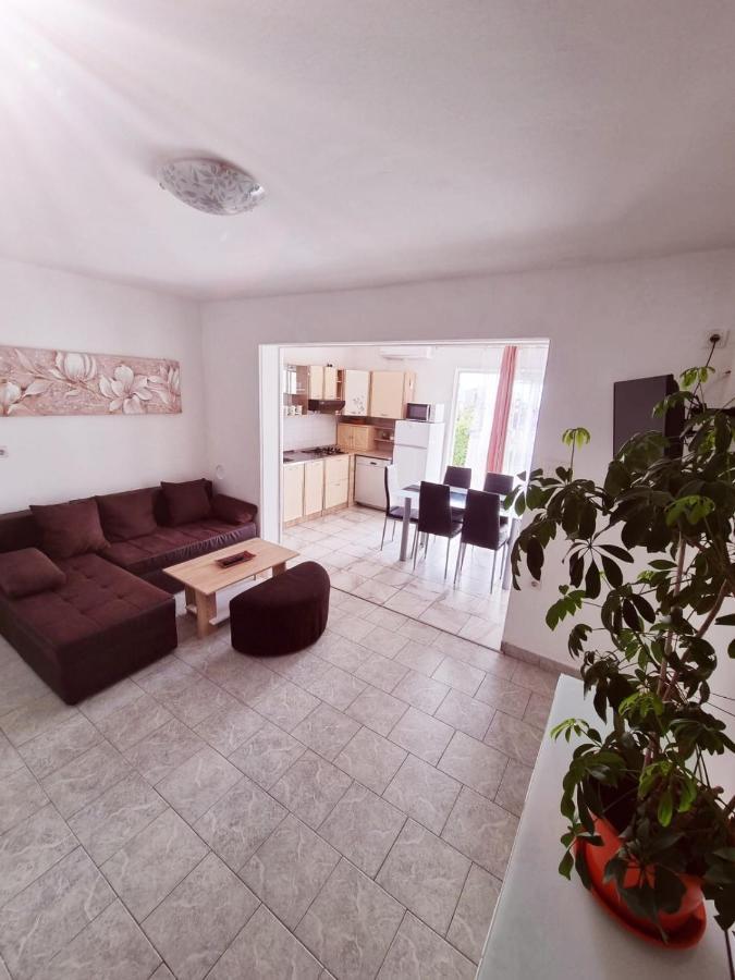 Apartments Nada Krk Town Exterior photo