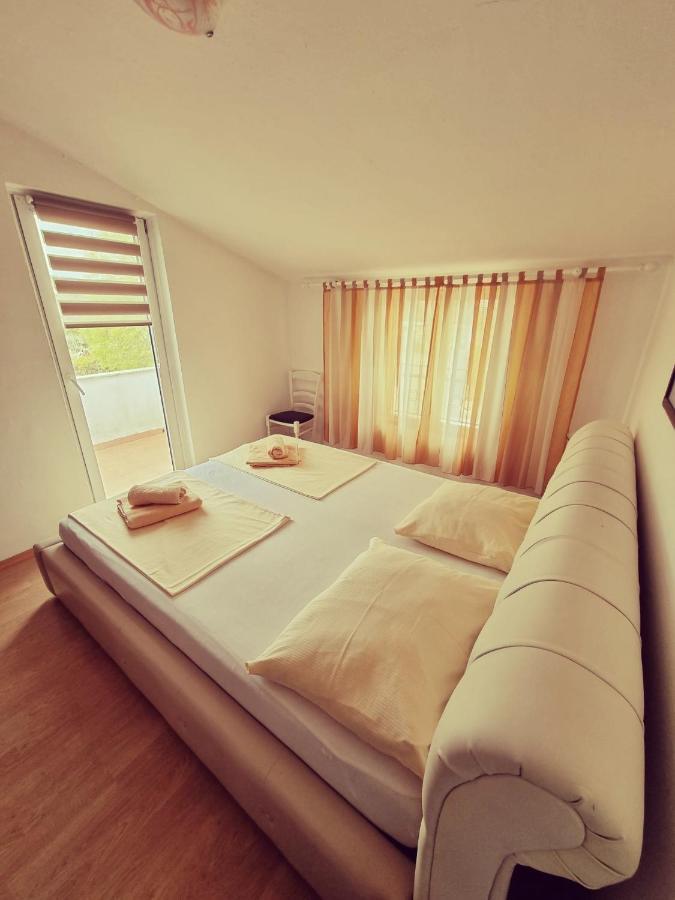 Apartments Nada Krk Town Exterior photo