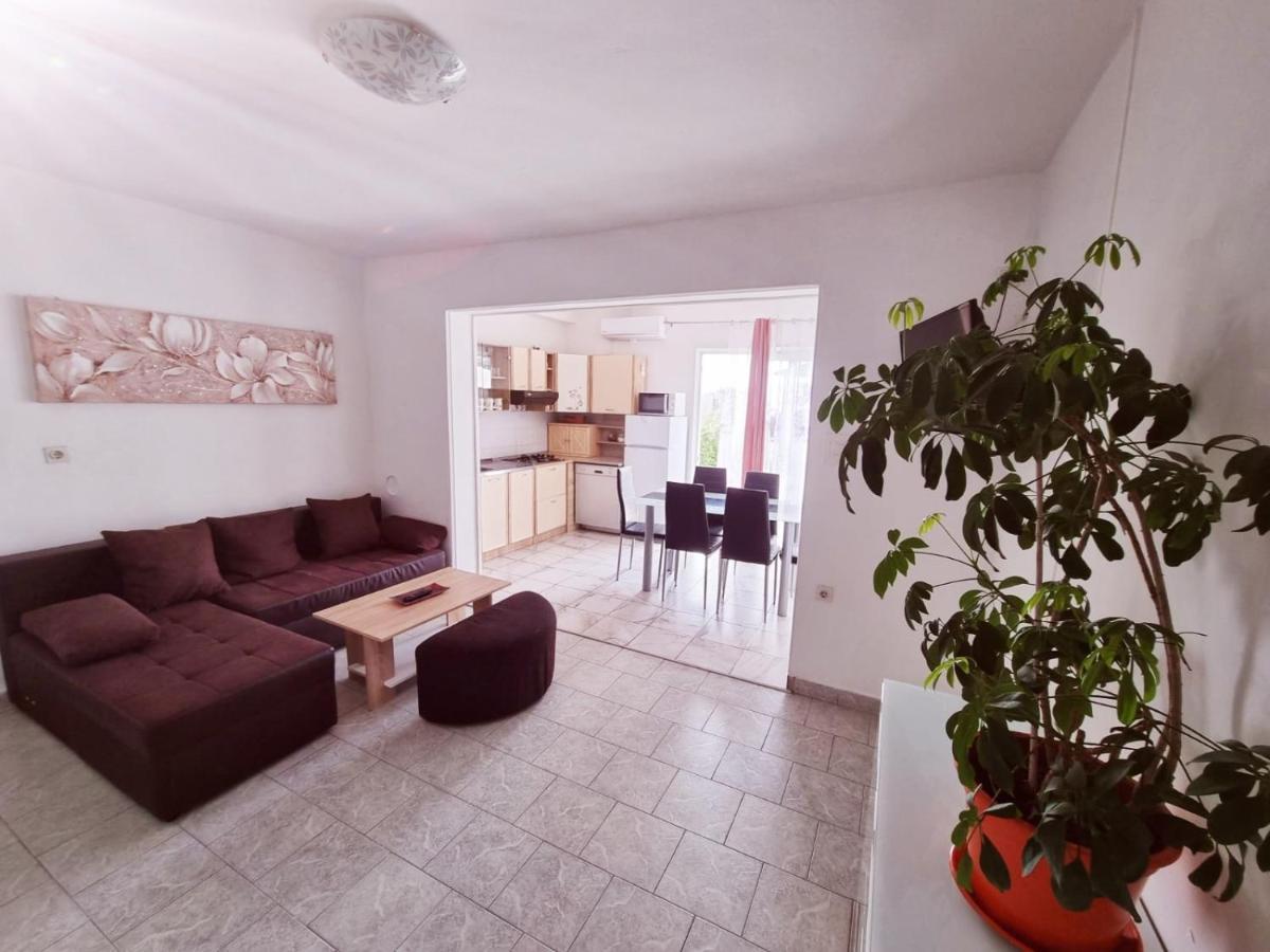 Apartments Nada Krk Town Exterior photo